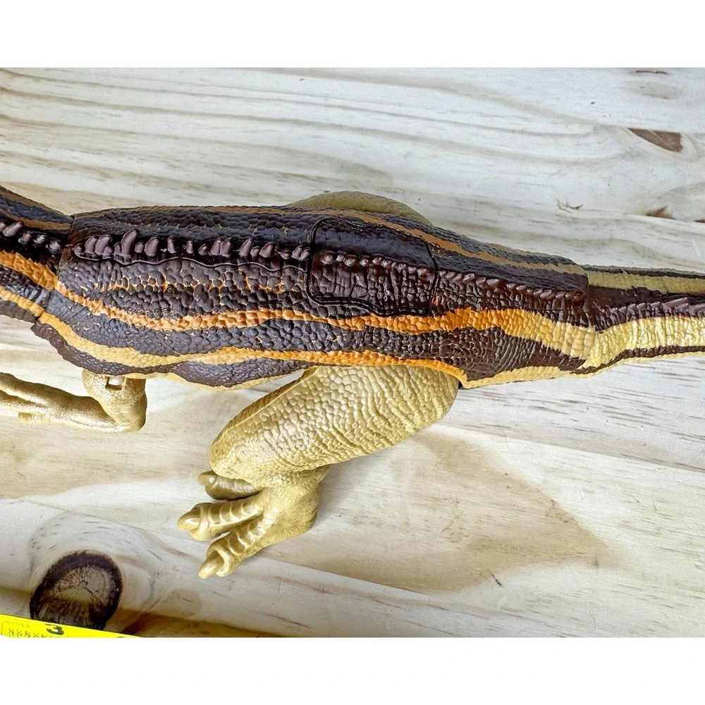 Jurassic World Dino Escape Mega Destroyers 'Carcharodontosaurus' Attack Action